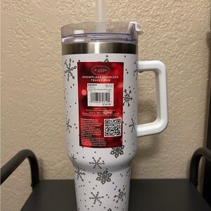 White Snowflake Stainless Steel Travel Tumbler